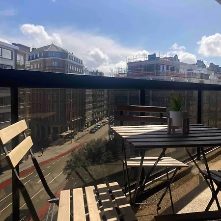 Lägenhet Stylish, Modern With Two Bedrooms, Located In The Vibrant Heart Of T110