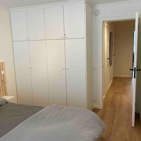 Stylish, Modern With Two Bedrooms, Located In The Vibrant Heart Of T110 Lägenhet *