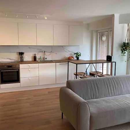 Stylish, Modern With Two Bedrooms, Located In The Vibrant Heart Of T110 Daire *