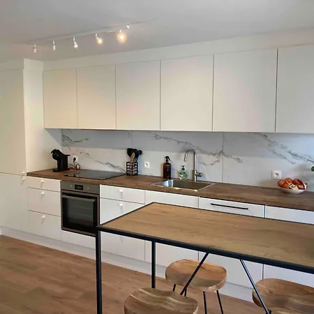 Stylish, Modern With Two Bedrooms, Located In The Vibrant Heart Of T110 Ostenda